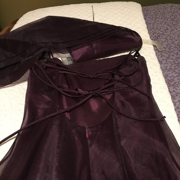 Elegant but simple prom dress - Picture 2 of 3